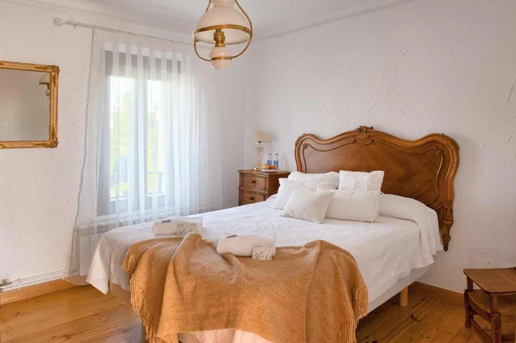 Camera con bagno in comune - Letto matrimoniale — Albergue LaMorena
