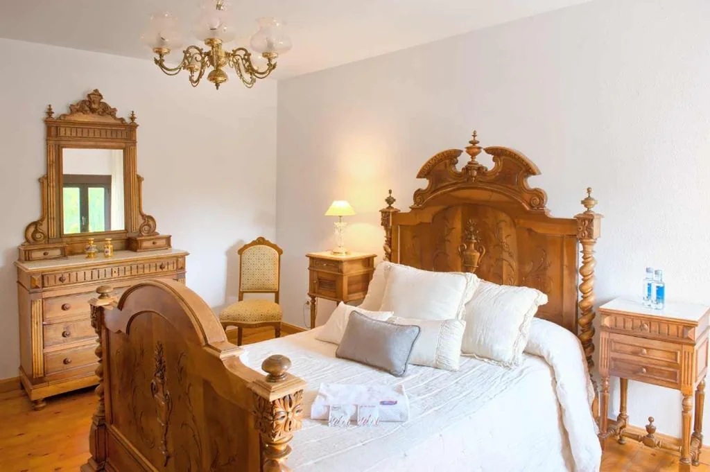 Camera matrimoniale con bagno in comune — Albergue LaMorena
