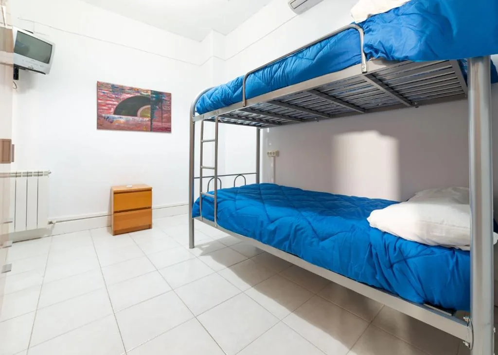Doppelzimmer mit Gemeinschaftsbad – 2 Betten — Albergue las Veletas