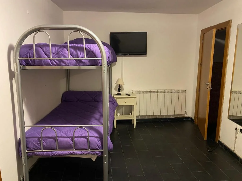 Dreibettzimmer mit eigenem Bad — Albergue las Veletas
