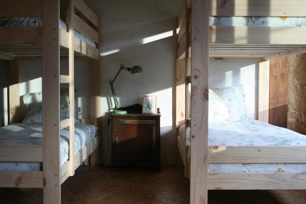 Cama em dormitório partilhado misto de 4 camas — Albergue Les Xendes. Parque de Redes