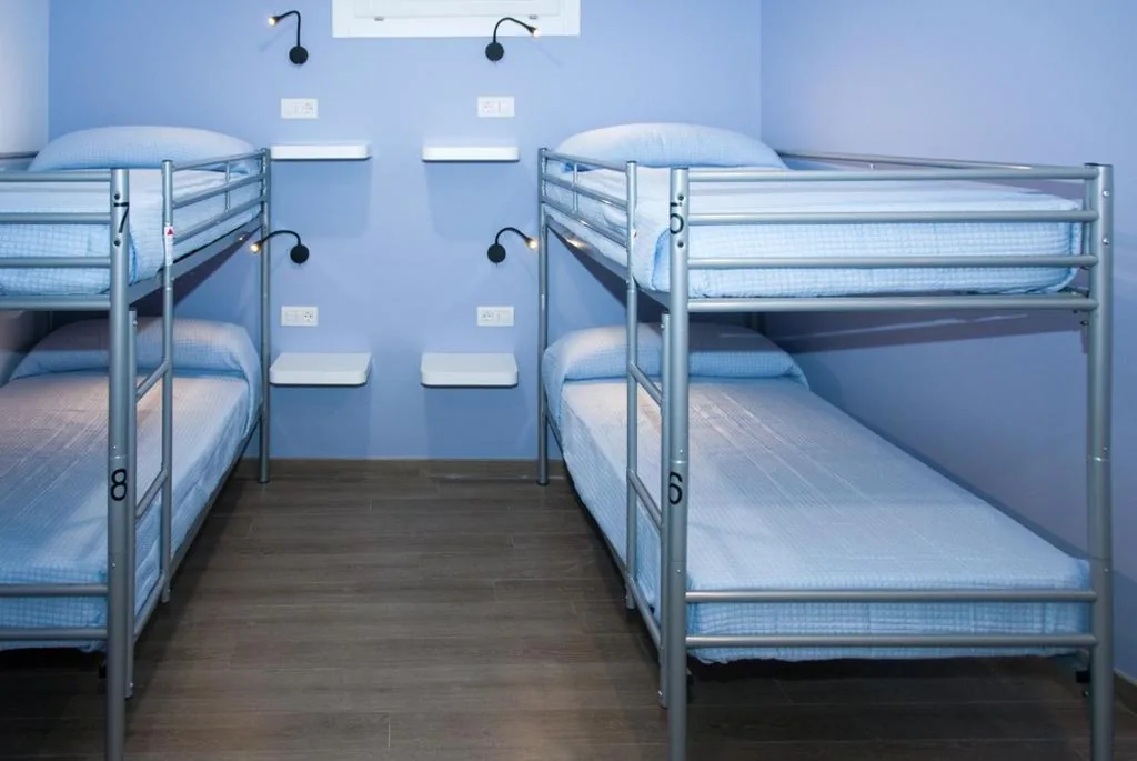Posto letto in dormitorio condiviso misto da 6 posti — Albergue Linares