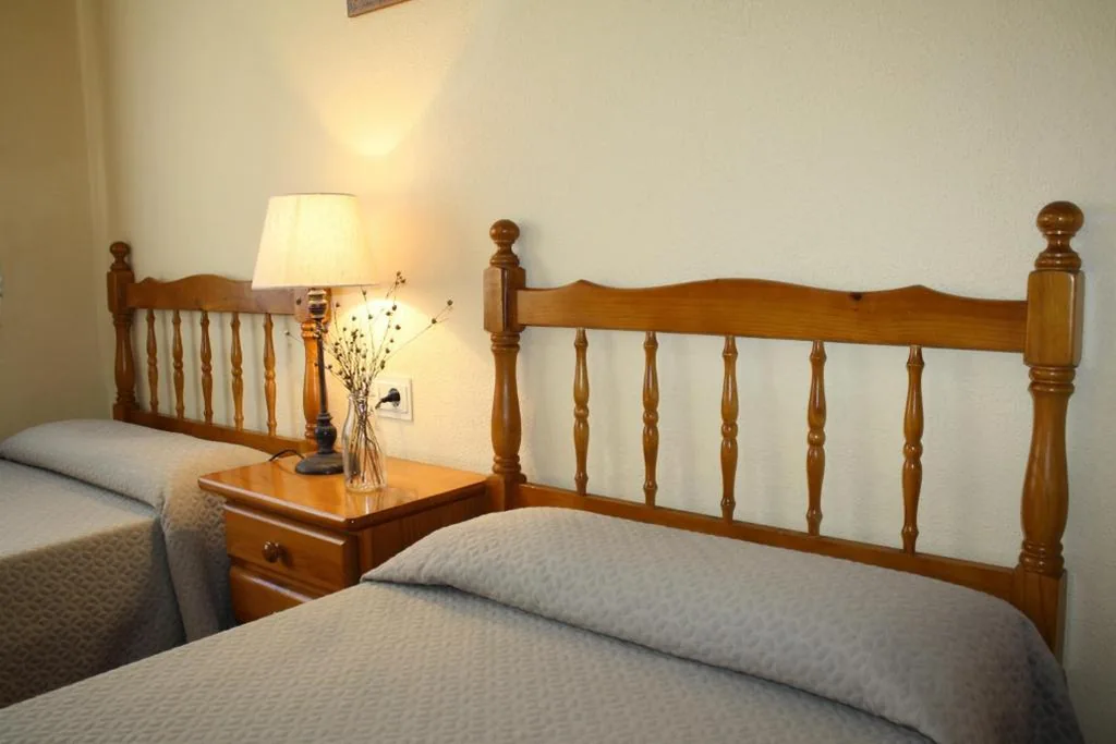 Camera doppia con bagno privato - 2 letti — Albergue Los Chorros