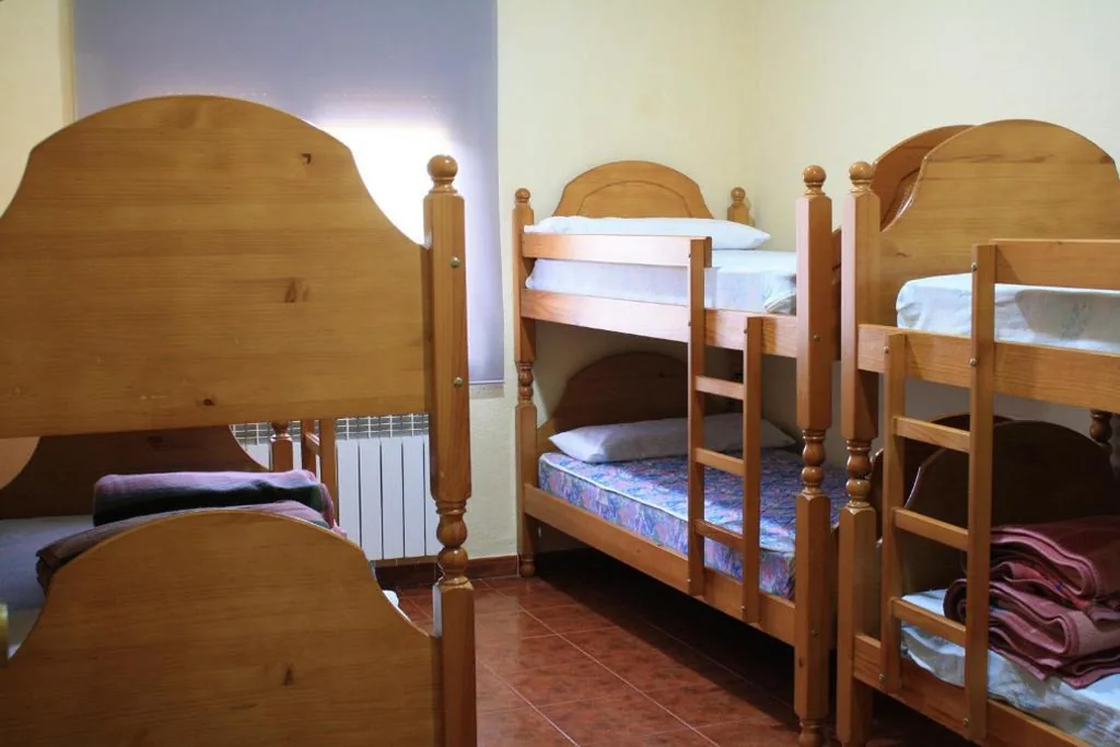 Camera familiare con bagno condiviso — Albergue Los Chorros