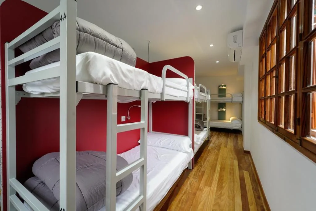 Letto a castello in dormitorio misto — Albergue Mirador de Pedrouzo