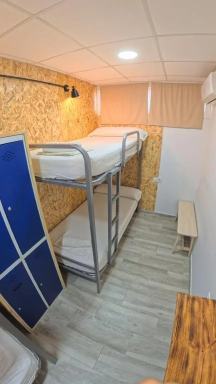 Camera quadrupla con bagno in comune — Albergue Multiaventura Active Andalucia