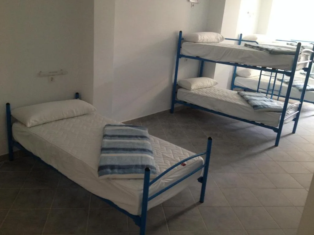 Cama individual en habitación compartida — Albergue @ Muxia