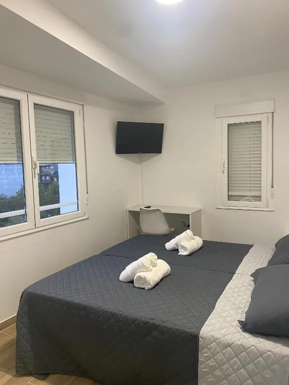 Quarto Duplo com casa de banho privativa - 2 camas — Albergue o Bailarin