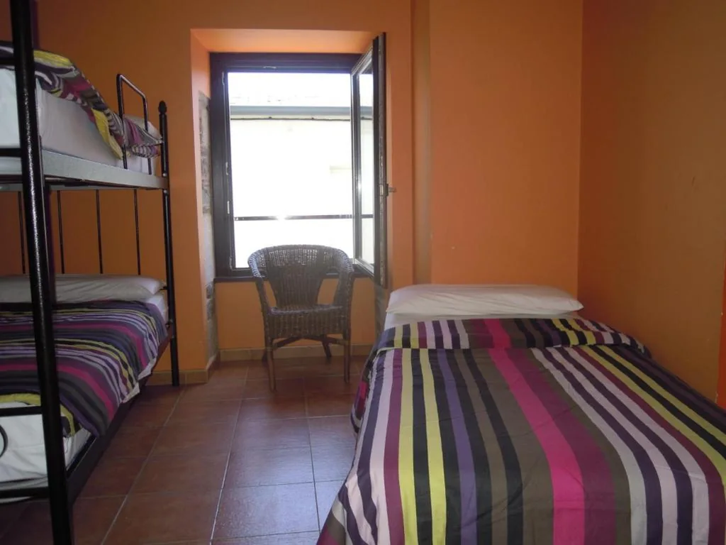 Posto letto singolo in dormitorio misto — Albergue O Durmiñento