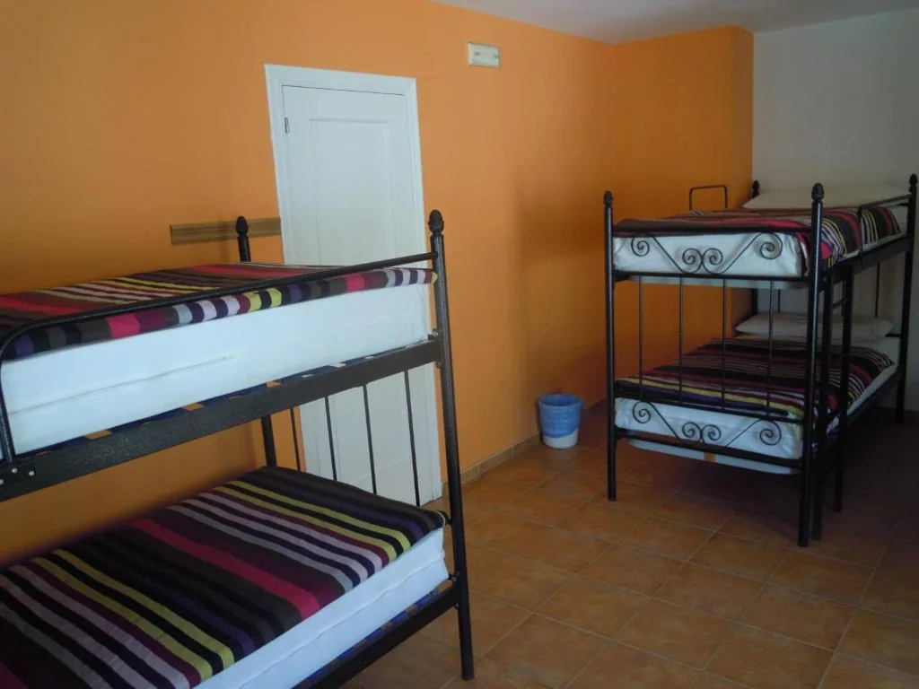 Camera familiare (6 adulti) — Albergue O Durmiñento