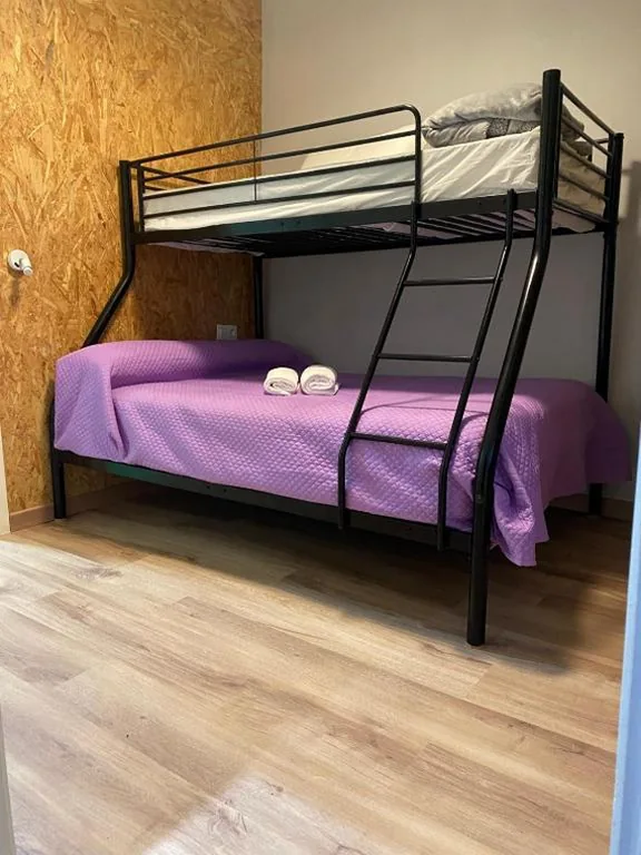 Chambre triple — Albergue O Santo
