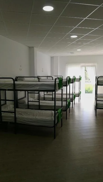 Cama individual en habitación compartida mixta — Albergue O Trisquel