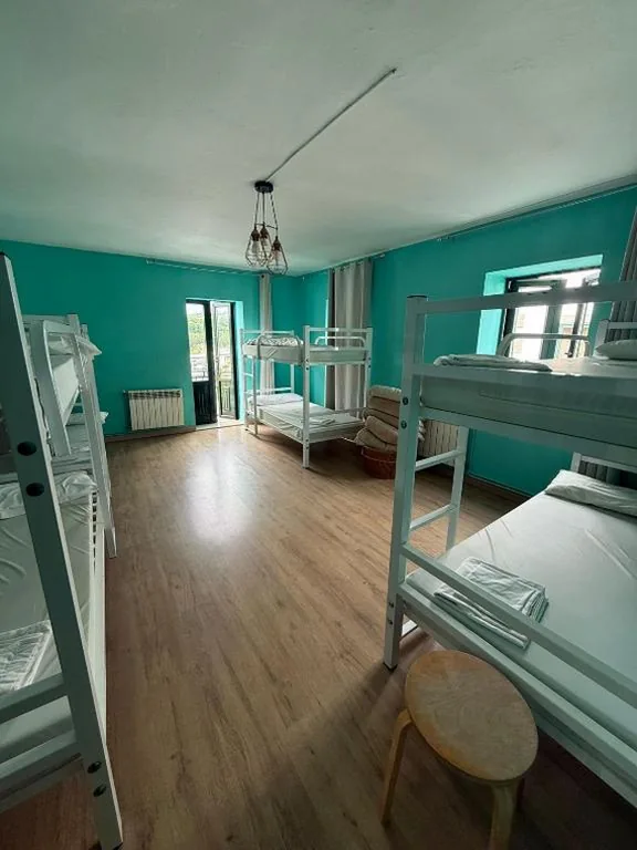 Cama en habitación compartida mixta de 8 camas — ALBERGUE Pasiño A Pasiño