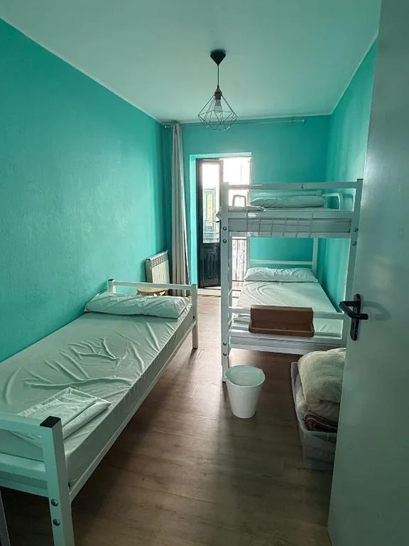 Habitación Triple con baño compartido — ALBERGUE Pasiño A Pasiño