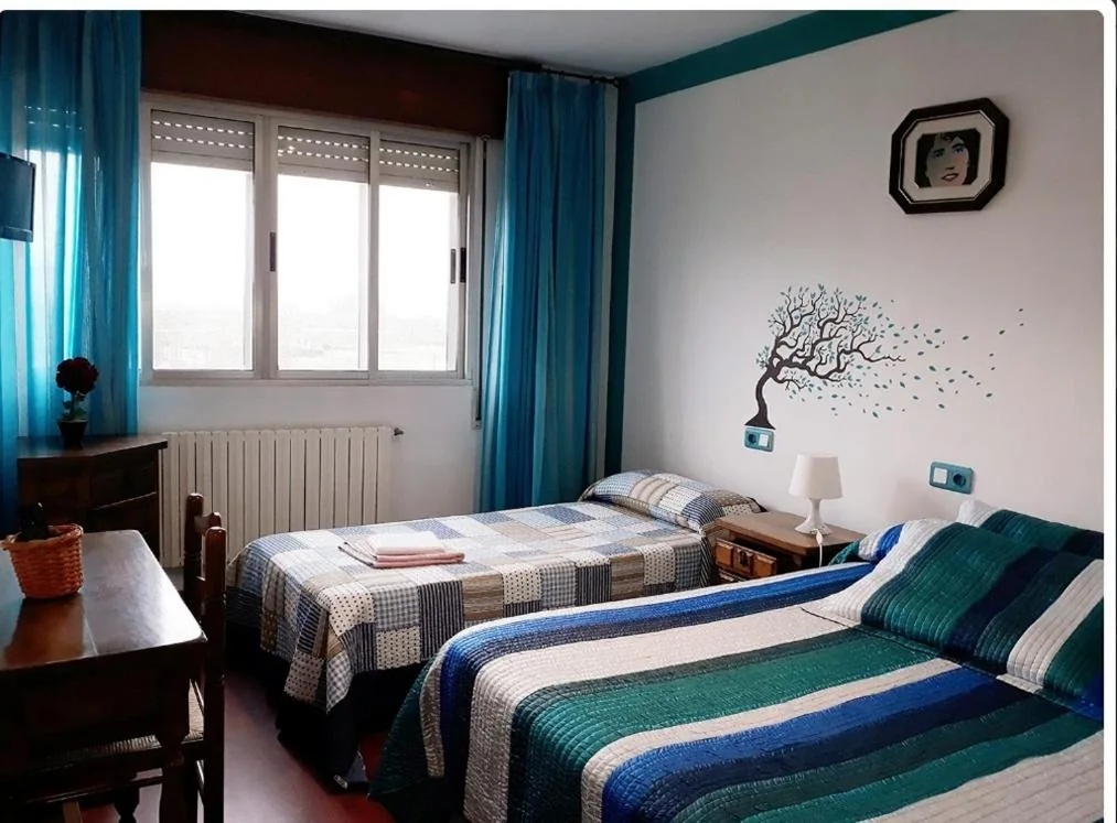 Habitación Triple con vistas al río — Albergue Pensión Flavia