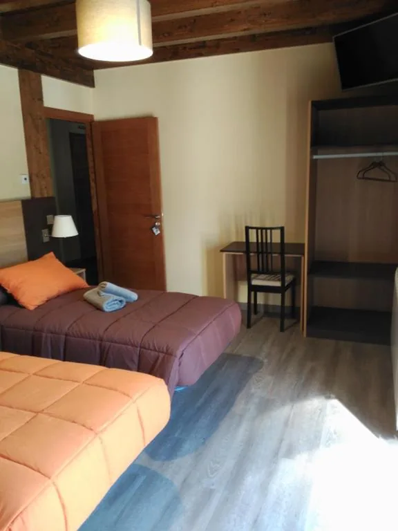 Double Room - 2 Beds — Albergue Pension Porta Santa