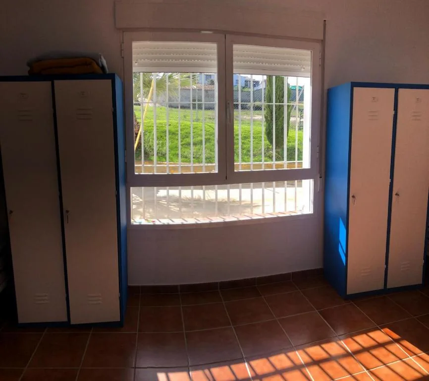 Cama en habitación compartida mixta de 8 camas — Albergue Peregrinos El Carrascalejo