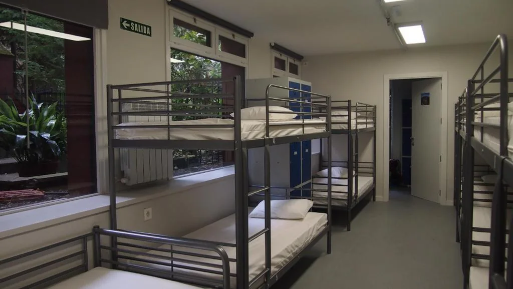 Cama en habitación compartida mixta de 10 camas — Albergue Plaza Catedral