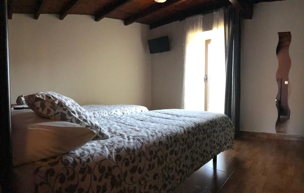 Habitación Doble con baño compartido - 2 camas — Albergue Ponte Olveira