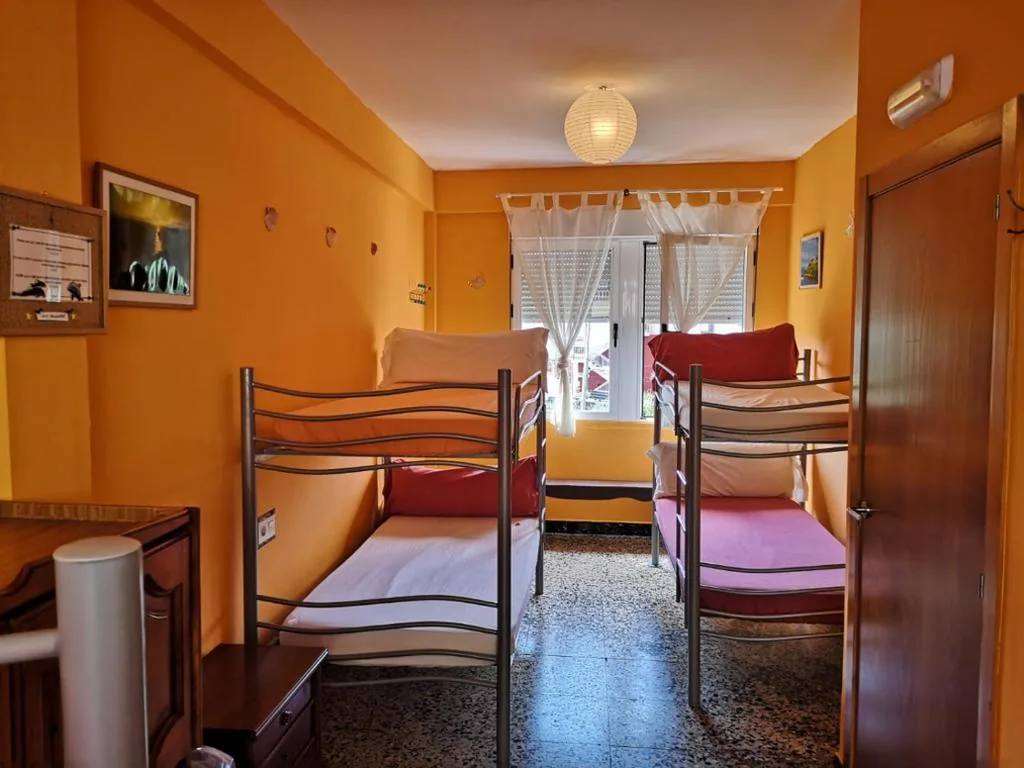 Dormitorio misto da 8 letti — Albergue Por Fin