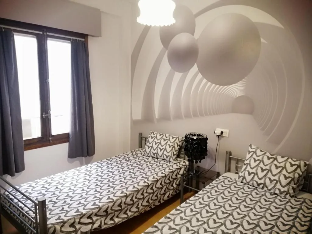 Quarto duplo com casa de banho partilhada - 2 camas — Albergue Puente para peregrinos