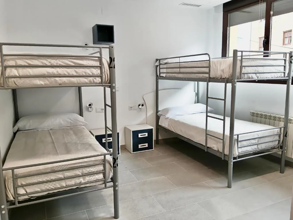 エコノミー4人部屋 — Albergue Pundak Valle del Jerte