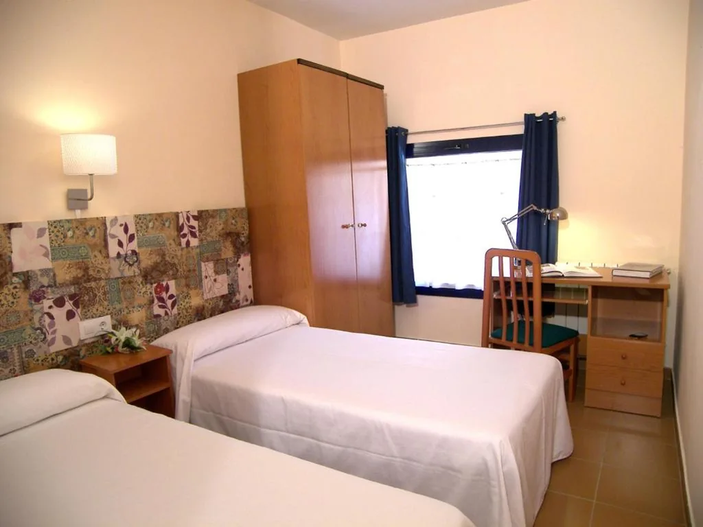 Doppelzimmer mit eigenem Bad – 2 Betten — Albergue Quinta del Jalón