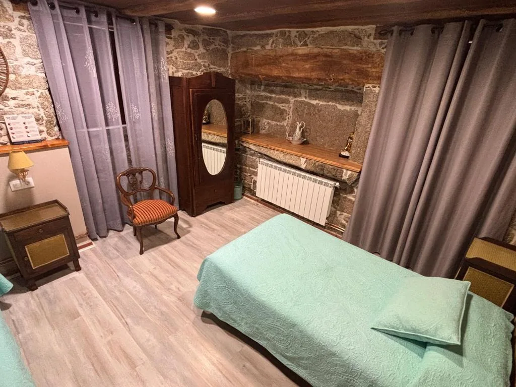 Habitación Doble - 2 camas — Albergue Rectoral de Romean