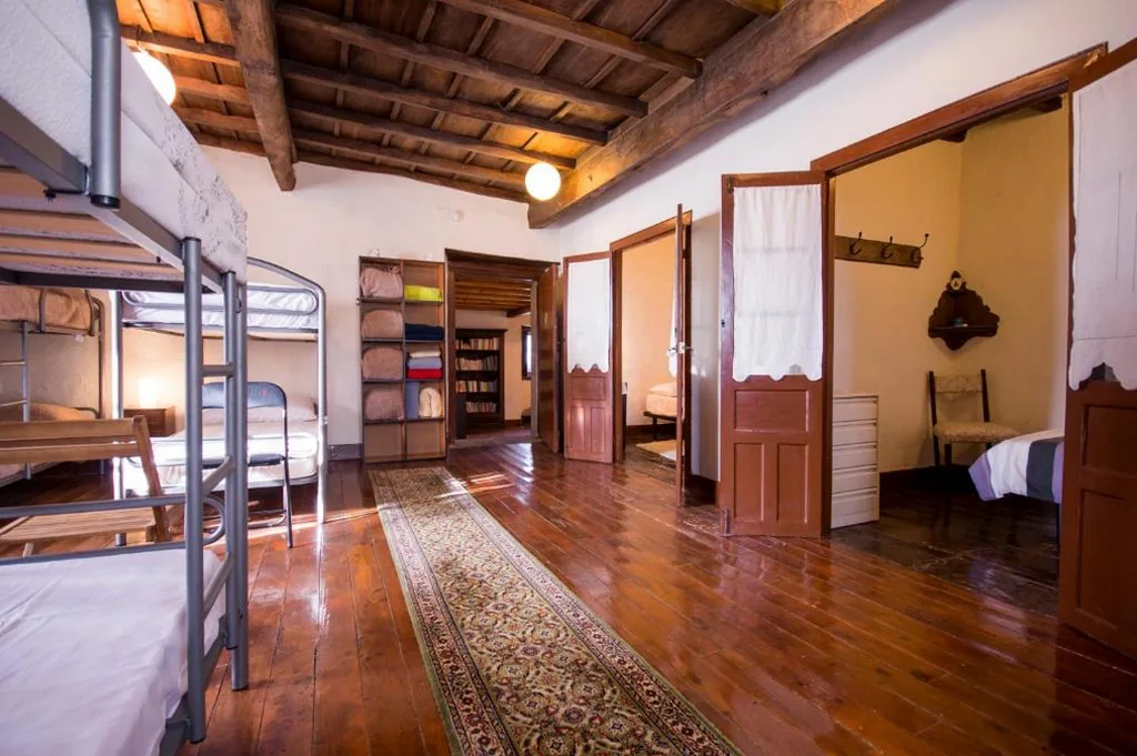Litera en habitación compartida mixta — Albergue Rectoral de Romean