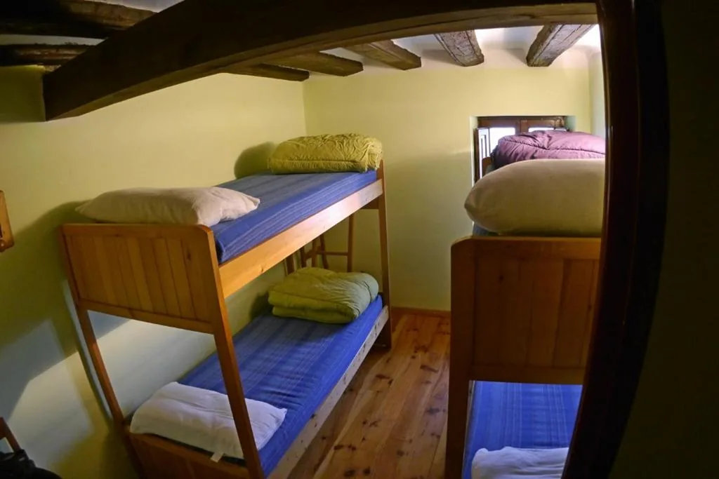 Posto letto in dormitorio condiviso con 4 letti — Albergue Restaurante de Artieda