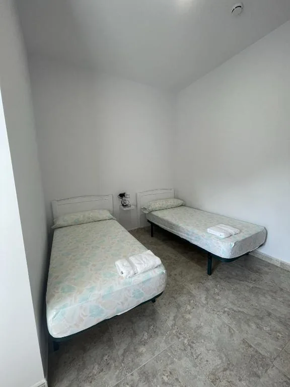 Double Room - 1 or 2 Beds — Albergue Rosa Molas