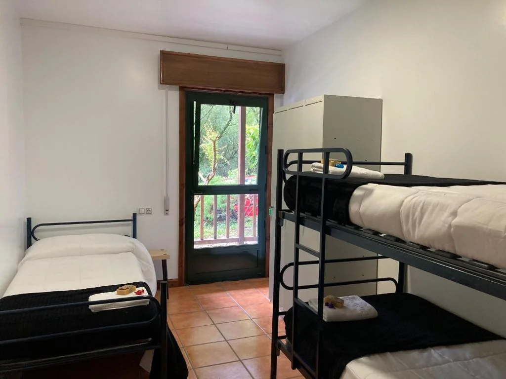 Posto letto singolo in dormitorio femminile — Albergue Rural A Talangreira