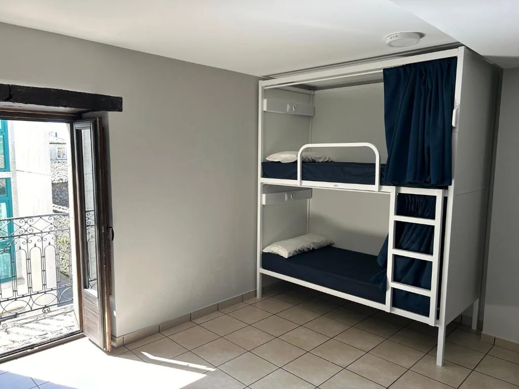Bed in 6-Bed Mixed Dormitory Room — Albergue San Anton