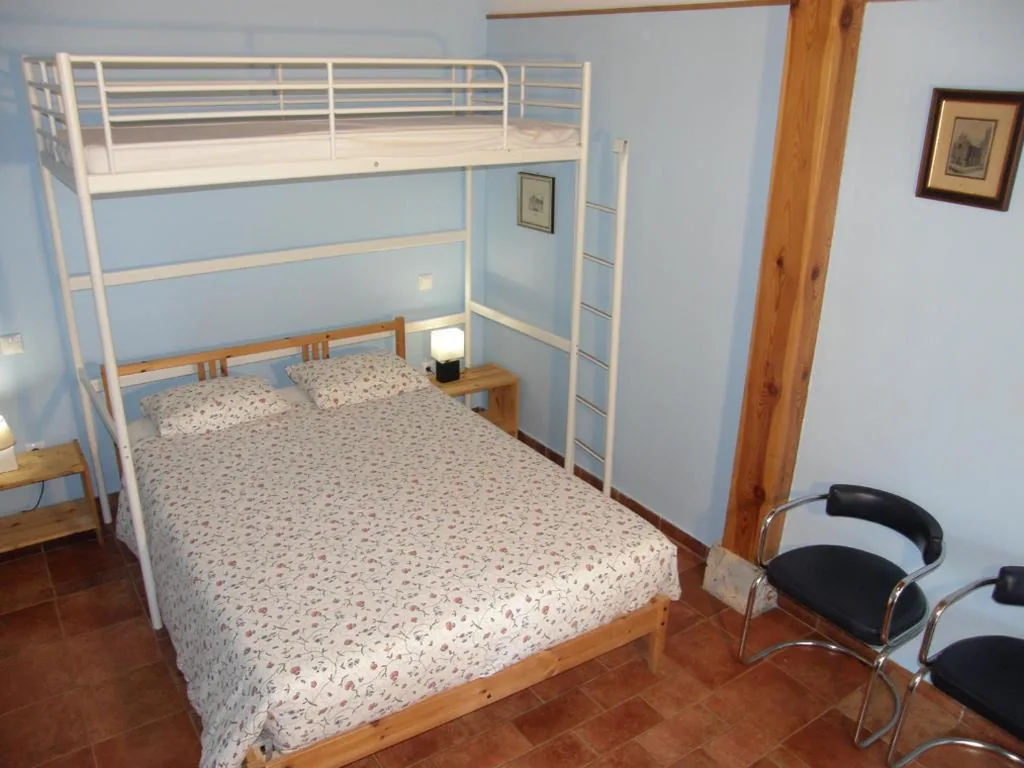 Quarto com cama extragrande e duche ao nível do chão - Adaptado para pessoas com mobilidade reduzida — Albergue San Bruno