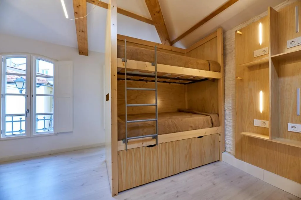 Litera en habitación compartida mixta — Albergue San Francisco