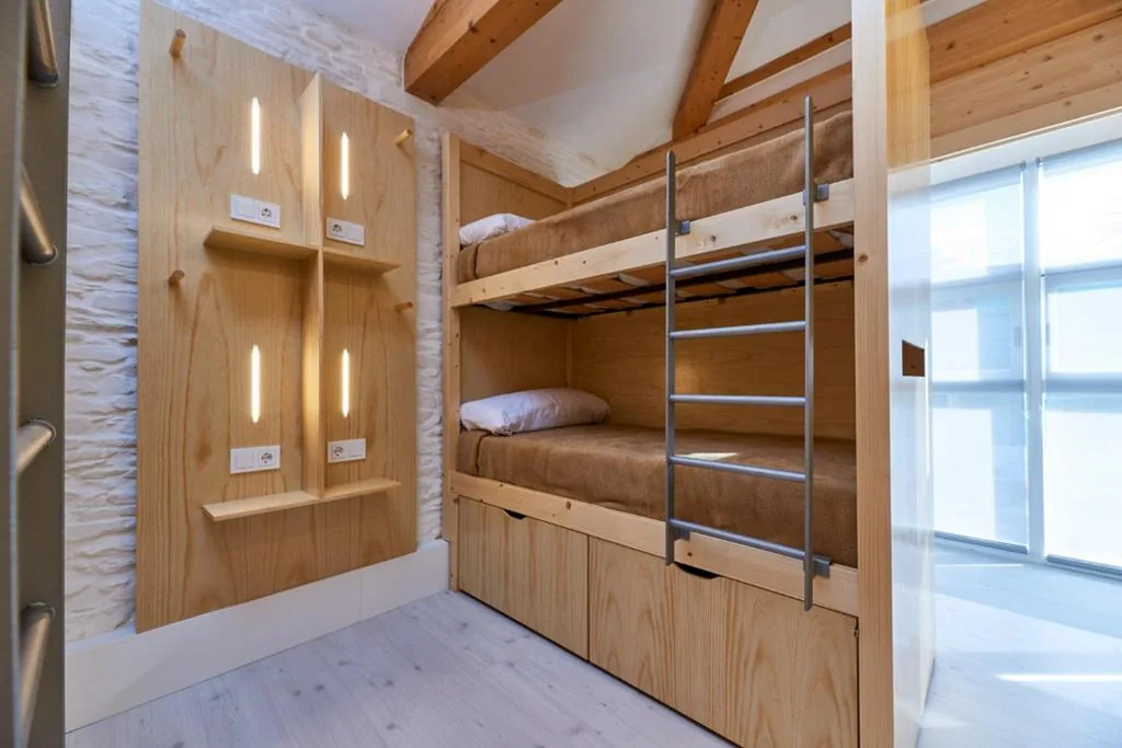 Litera en habitación compartida mixta — Albergue San Francisco