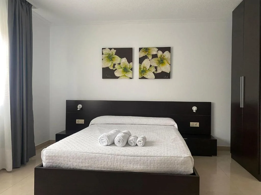 Camera tripla con bagno privato — Albergue San Pedro