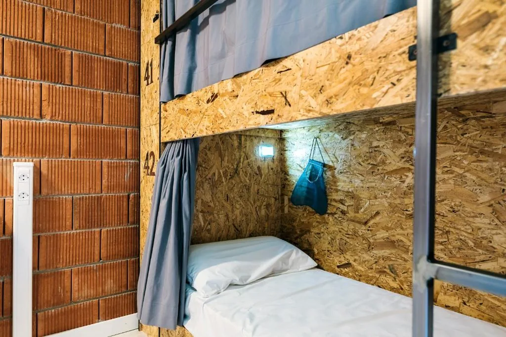 Litera en habitación compartida mixta — Albergue Santiago 15 Monforte