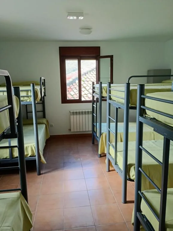 Gemischter Gemeinschaftsschlafsaal — Albergue Sierra De Leyre