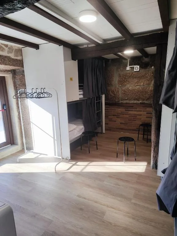 Lit simple en chambre partagée — Albergue SoMos