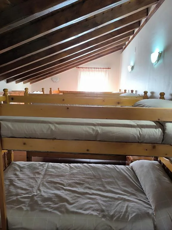 六床共用宿舍床位 — Albergue Turístico Briz