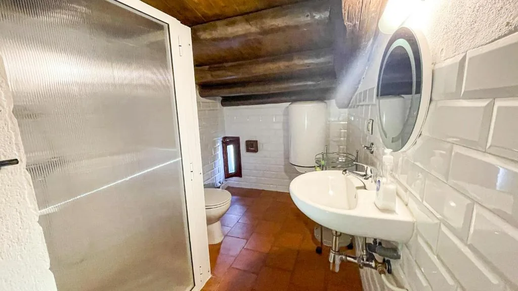 Eenpersoonsbed in gedeelde slaapzaal met 6 bedden — Albergue Turístico "San Blas" I Hospedaje en Vía de la Plata I Oliva de Plasencia