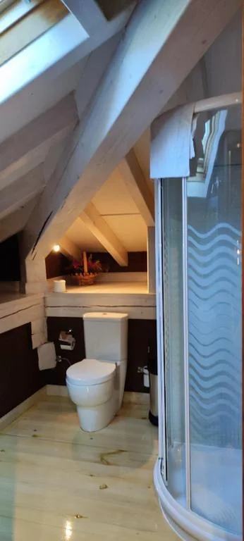 Habitación Triple con baño privado — Albergue Turístico Valdebaró