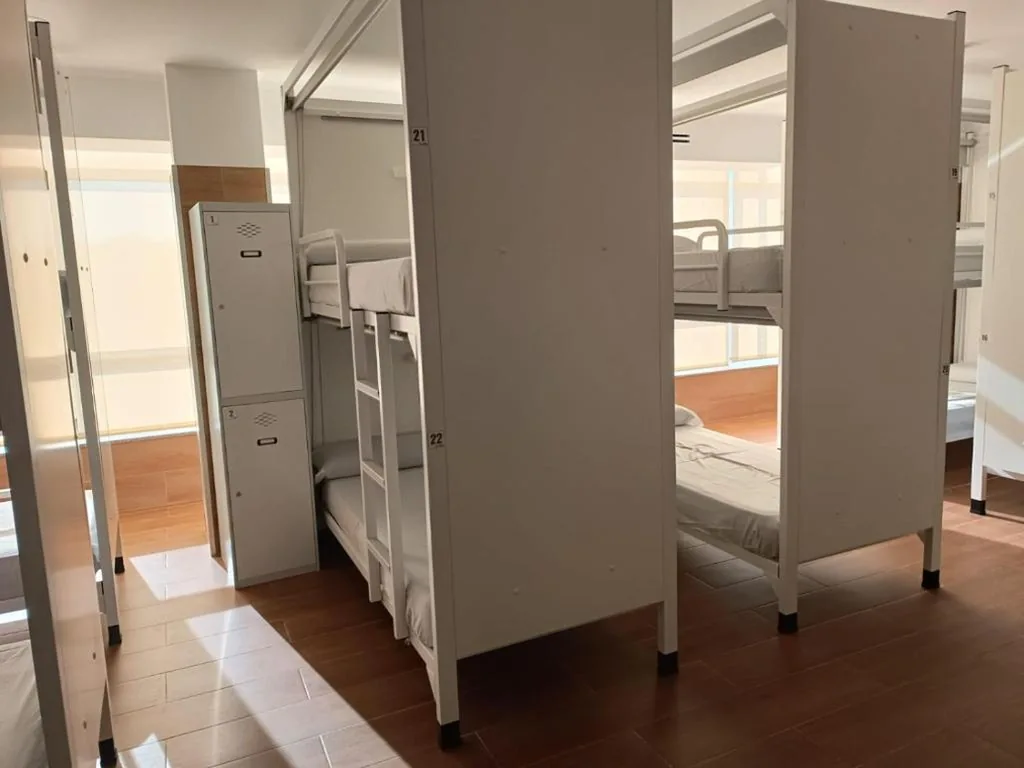 Etagenbett im gemischten Schlafsaal — ALBERGUE VALIN LAMA