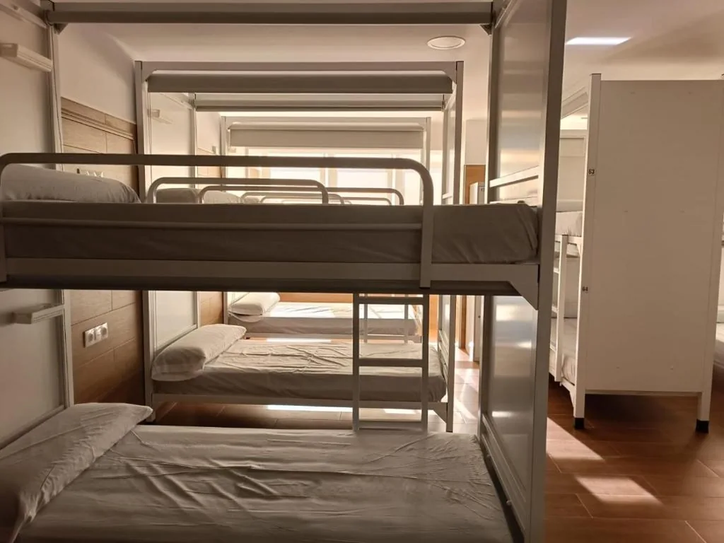 Etagenbett im gemischten Schlafsaal — ALBERGUE VALIN LAMA