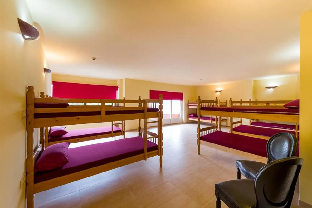 Litera en habitación compartida mixta — Albergue Vía Láctea