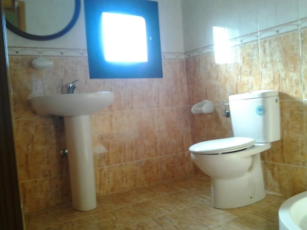Habitación Doble Estándar con baño compartido — Albergue Victoria