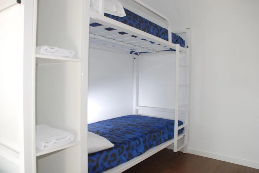 Litera en habitación compartida mixta de 6 camas — Albergue Xabarín