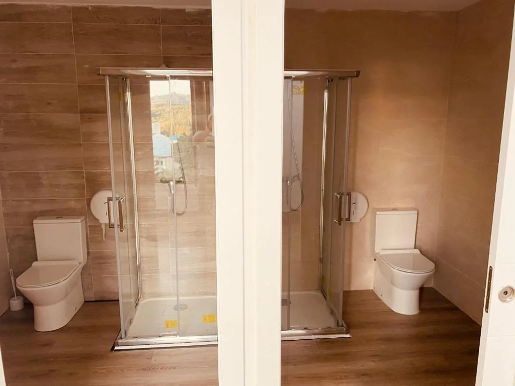 Vierpersoonskamer met balkon — Albergue y pensión il nonno