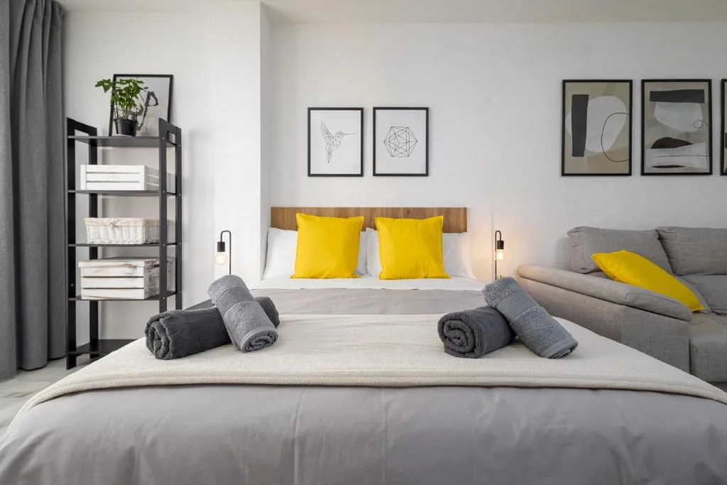 Habitación Doble con baño compartido — Albina 47 Urban Rooms